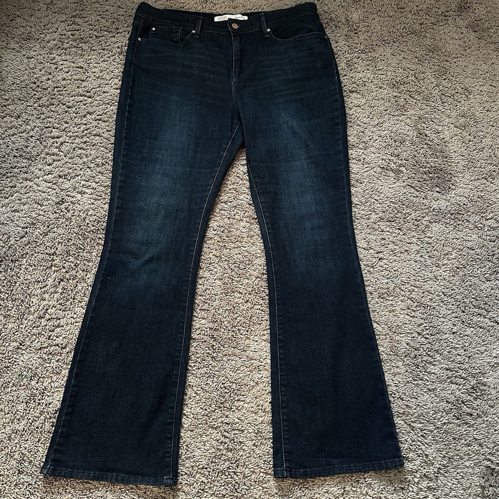 Levis Signature Women's Mid Rise Bootcut Flare Jeans Size 34x31 Blue Dark Wash
